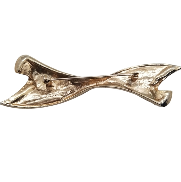 VINTAGE LARGE TWIST DESIGN MODERNIST GOLDTONE BROOCH WITH CRYSTAL DETAIL - Picture 4 of 4